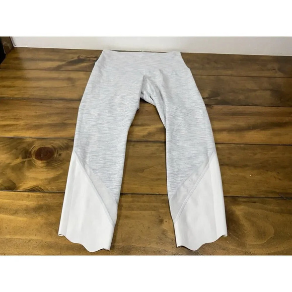 Lululemon Wunder Under Crop II Scallop Hem 23" Leggings Gray Silver Spoon Size 6 - Picture 1 of 10
